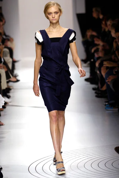 Look 10
